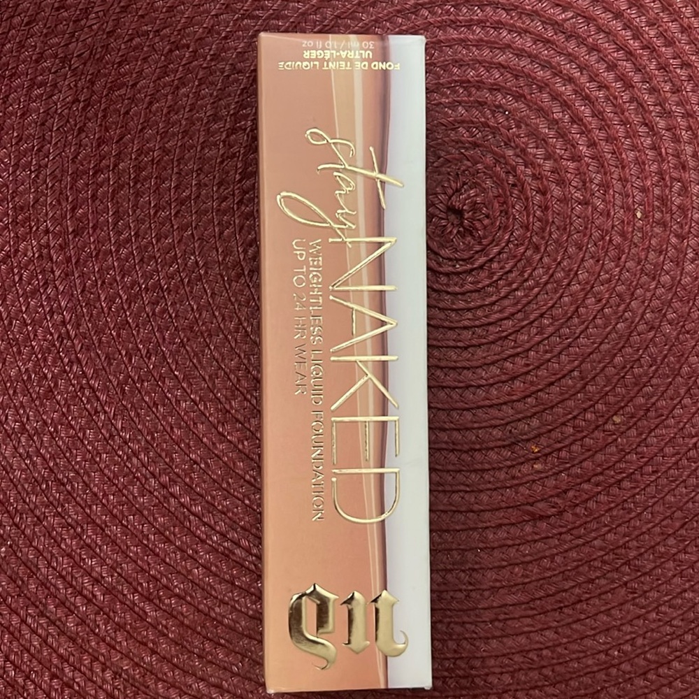 Urban Decay Stay Naked Weightless Liquid Foundation - Pink